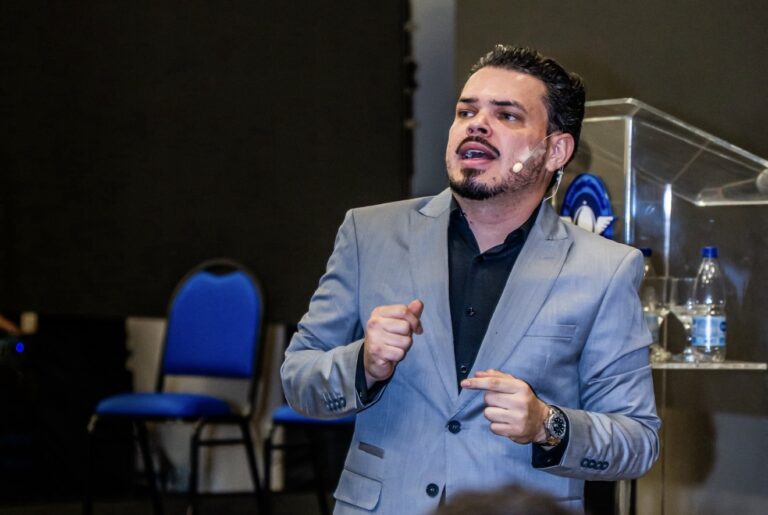 Jair Siqueira: a autoridade por trás da nova geração de médicos que querem ser lembrados pelo valor, e não pela exposição