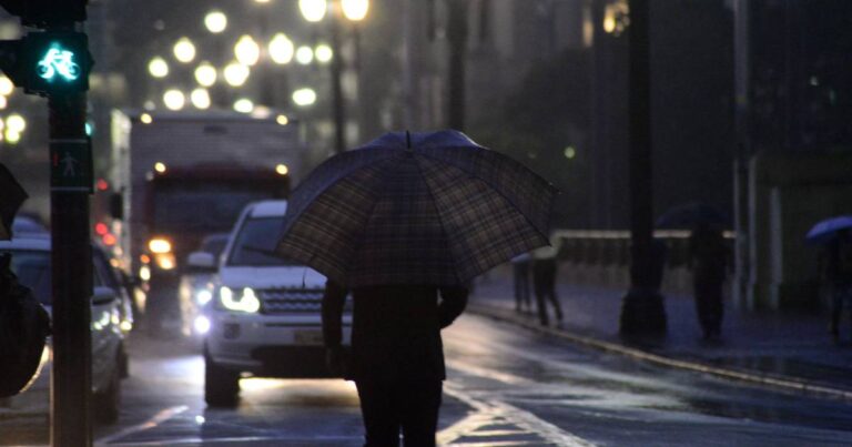 Capital paulista e regiões enfrentam alerta de chuvas fortes nesta quinta-feira